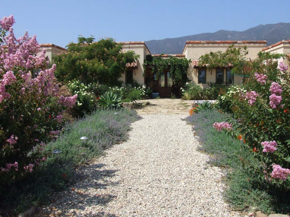 Informal Gravel Path to Entry
